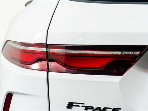 Used 2022 Jaguar F-PACE SVR image 12