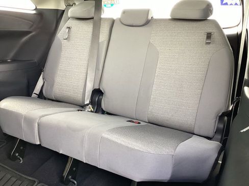 Used 2025 Toyota Sienna LE image 17