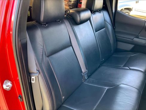 Used 2021 Toyota Tacoma TRD Sport w/ TRD Premium Sport Package image 18