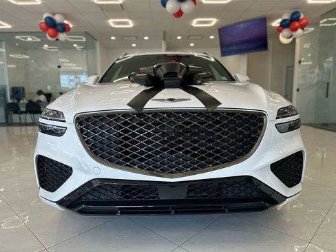 Used 2022 Genesis GV70 2.5T w/ Sport Prestige Package image 2