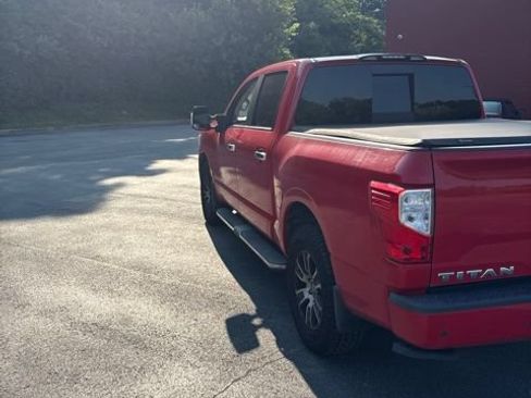 Used 2021 Nissan Titan SV w/ SV Convenience Package AWD/4WD image 6