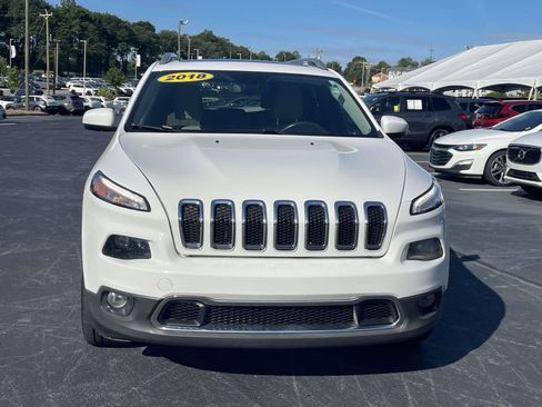 Used 2018 Jeep Cherokee Limited FWD image 2