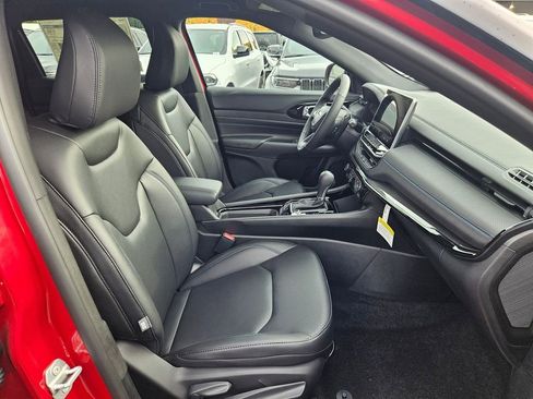 New 2026 Jeep Compass Limited image 18