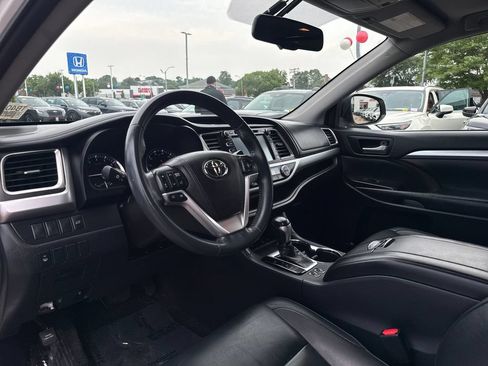Used 2016 Toyota Highlander XLE AWD/4WD image 16