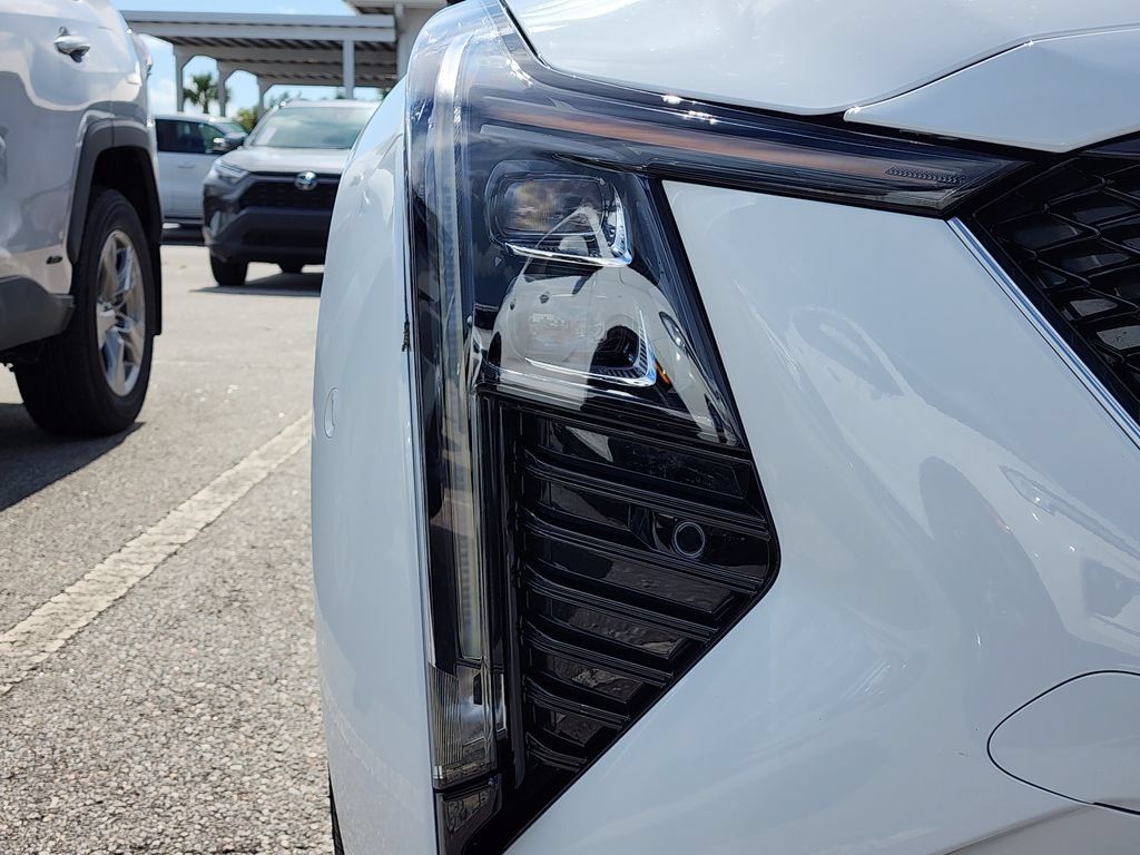 Used 2025 Cadillac CT5 V w/ Technology Package RWD image 10