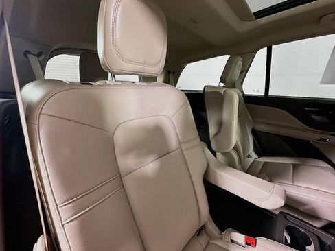 Used 2022 Lincoln Aviator AWD w/ Premium Package image 30
