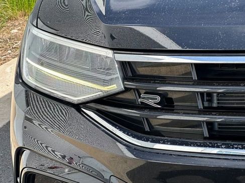Certified 2022 Volkswagen Tiguan SE R-Line FWD image 9