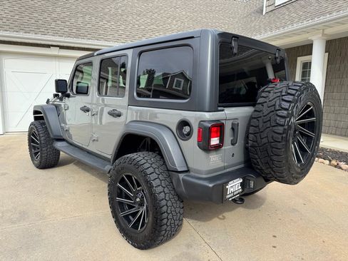 Used 2019 Jeep Wrangler Unlimited Sport S image 4