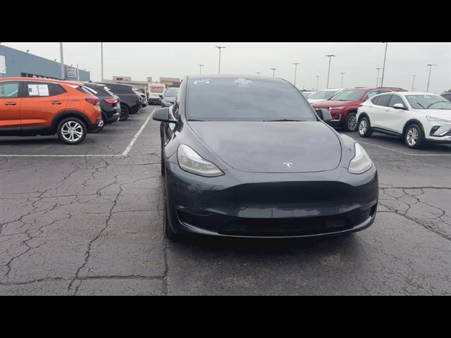 Used 2024 Tesla Model Y Long Range AWD/4WD image 3