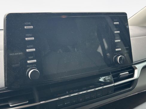 Used 2022 Toyota Sienna XLE image 12