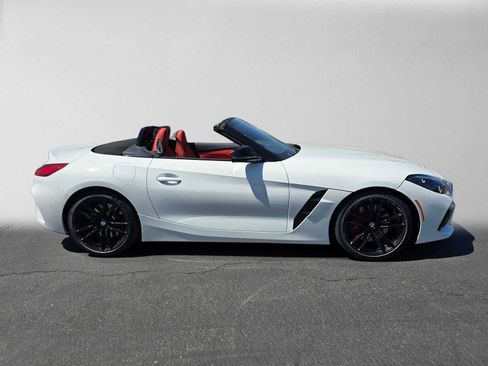 Used 2024 BMW Z4 M40i w/ Premium Package RWD image 2