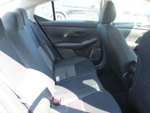Used 2024 Nissan Sentra SV FWD image 5