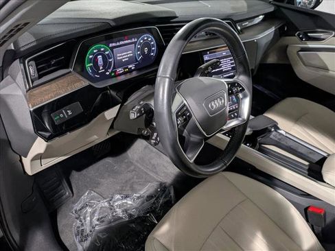 Used 2024 Audi Q8 e-tron Premium Plus w/ Premium Plus Package image 10