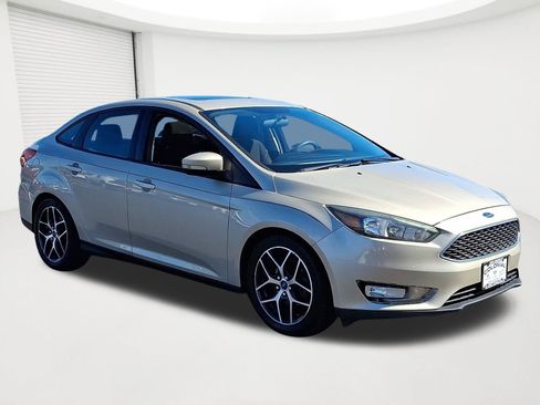 Used 2017 Ford Focus SEL w/ Interior Protection Package image 3