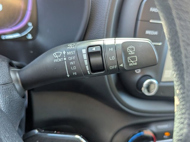 Used 2025 Kia Soul LX w/ LX Technology Package FWD image 21