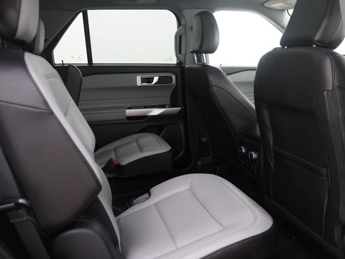 Used 2021 Ford Explorer XLT w/ Equipment Group 202A image 14