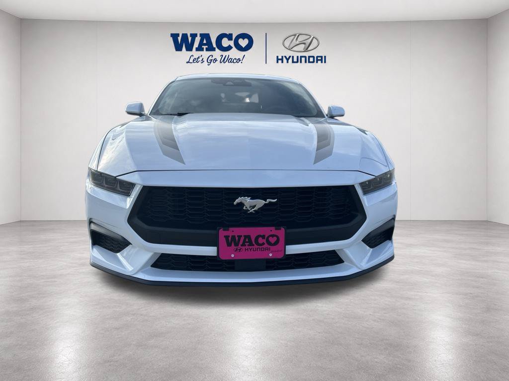 Used 2025 Ford Mustang Coupe RWD image 2