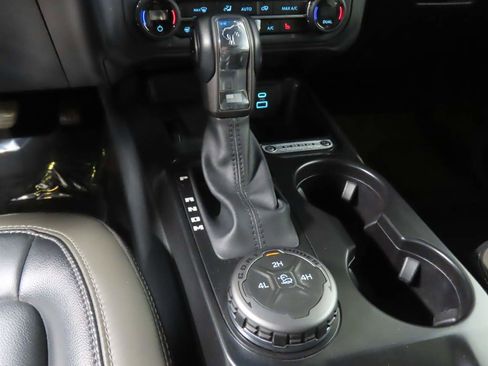 Used 2025 Ford Bronco Outer Banks AWD/4WD image 11