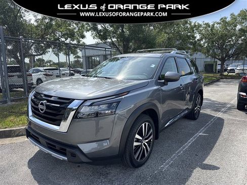 Used 2025 Nissan Pathfinder Platinum AWD/4WD image 1