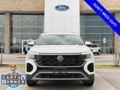 Used 2024 Volkswagen Atlas Cross Sport SE image 2