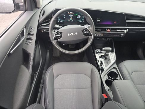 Used 2023 Kia Niro EX image 25