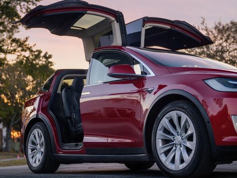 Used 2017 Tesla Model X 75D image 3