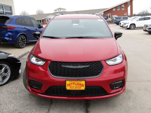 New 2026 Chrysler Pacifica Select w/ S Appearance Package image 13