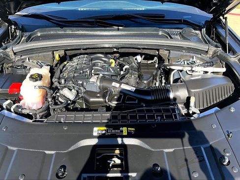 Used 2024 Jeep Grand Cherokee Limited w/ Black Appearance Package image 12