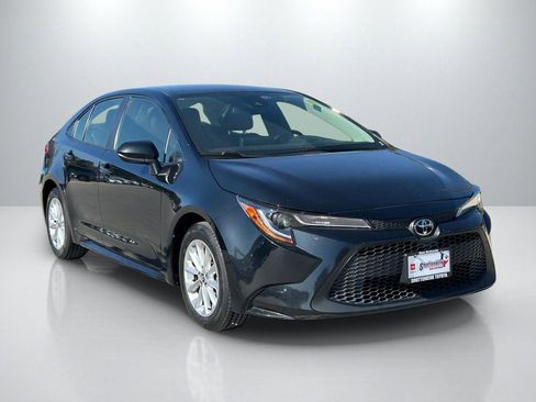 Used 2022 Toyota Corolla LE w/ LE Convenience Package image 3