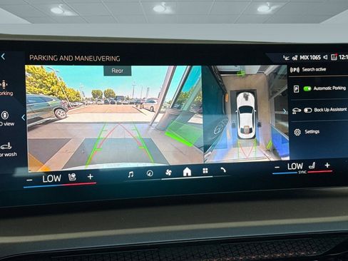 Used 2025 BMW 230i Coupe w/ Premium Package image 23