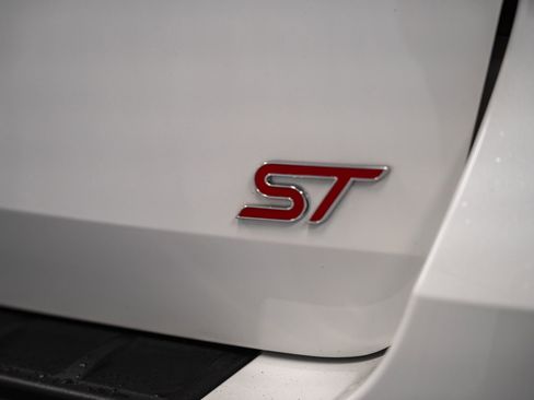 Used 2025 Ford Explorer ST w/ Sun And Sound Package AWD/4WD image 8