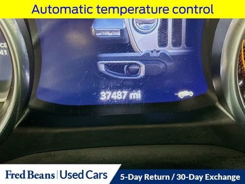 Used 2022 Jeep Wrangler Unlimited Sahara w/ Cold Weather Group image 15