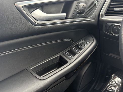 Used 2022 Ford Edge Titanium image 13