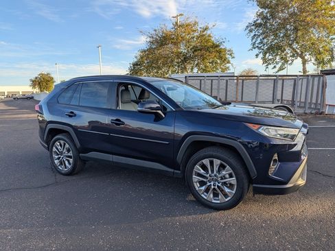 Used 2019 Toyota RAV4 XLE Premium image 8