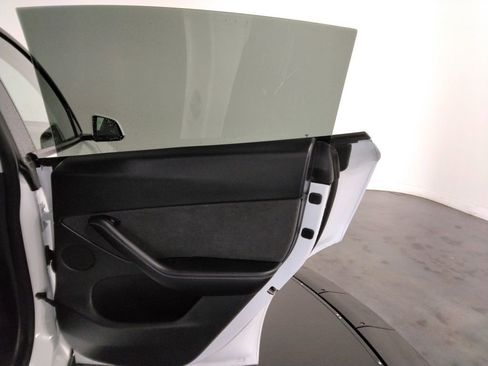 Used 2022 Tesla Model Y Performance image 36