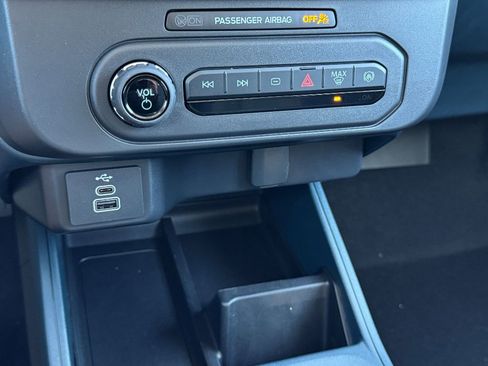 New 2025 Ford Maverick XL image 15