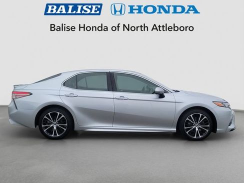 Used 2018 Toyota Camry SE w/ Moonroof Package image 9