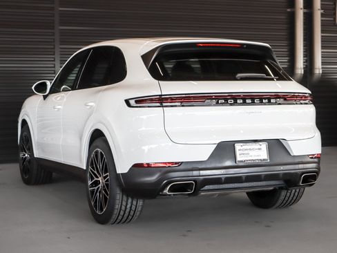 Certified 2024 Porsche Cayenne image 3