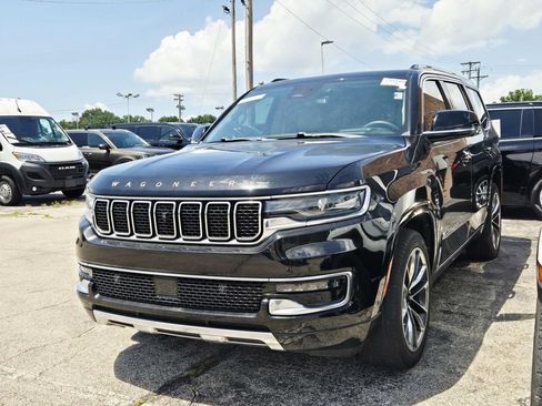 Used 2023 Jeep Wagoneer Series III w/ Premium Group I AWD/4WD image 4