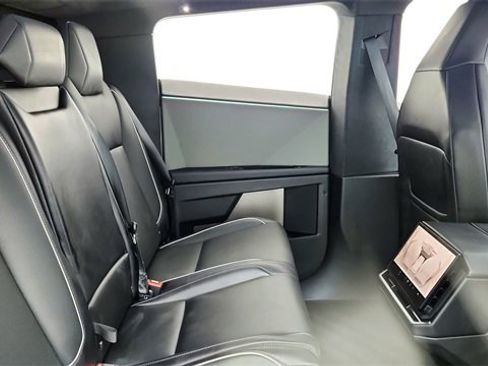 Used 2025 Tesla Cybertruck AWD Crew Cab image 22