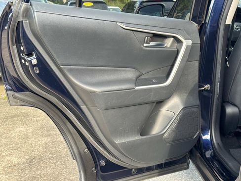 Used 2020 Toyota RAV4 XLE w/ Convenience Package FWD image 11