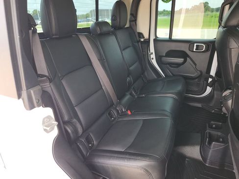 Used 2022 Jeep Gladiator Sport AWD/4WD image 15