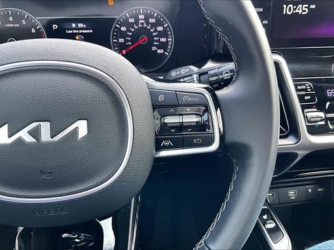 Used 2023 Kia Sorento S image 23