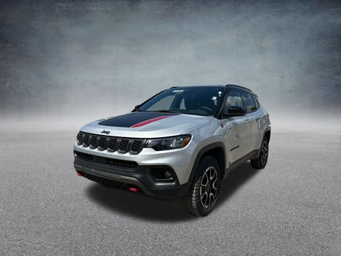 Used 2025 Jeep Compass Trailhawk AWD/4WD image 31