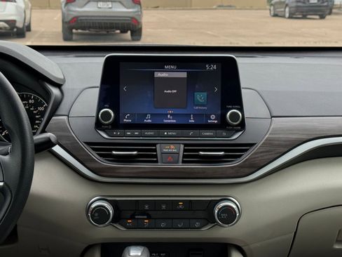 Used 2025 Nissan Altima 2.5 SV image 17