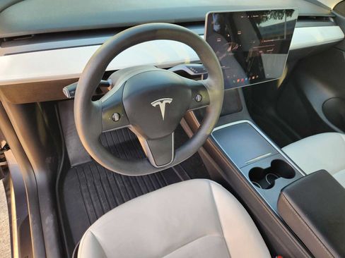 Used 2021 Tesla Model Y Performance AWD/4WD image 2