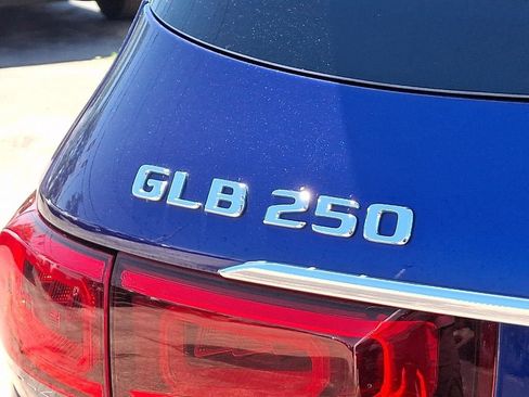 Used 2022 Mercedes-Benz GLB 250 image 32
