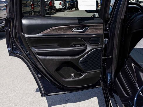 Used 2022 Jeep Grand Cherokee Overland image 13