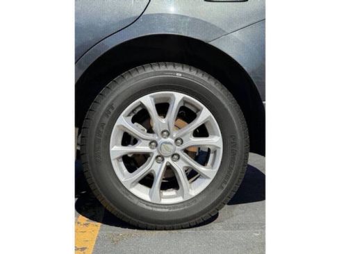 Used 2018 Chevrolet Equinox LT image 17