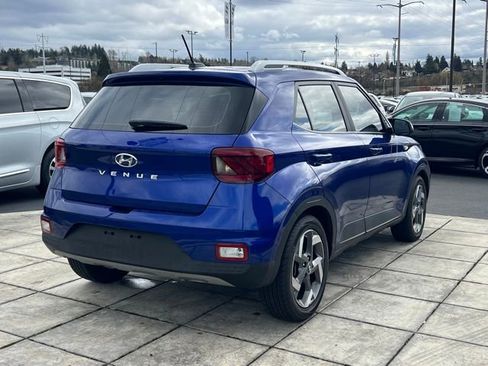 Used 2023 Hyundai Venue Limited w/ Cargo Package FWD image 9